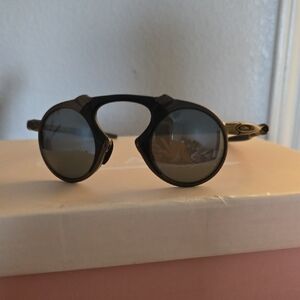 Oakley Black Round Sunglasses